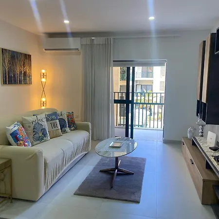 New 3 Bed With Communal Pool *