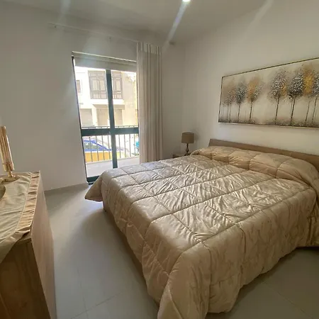 New 3 Bed With Communal Pool