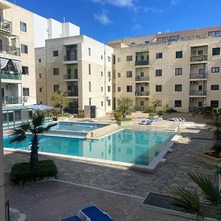 New 3 Bed With Communal Pool Apartament