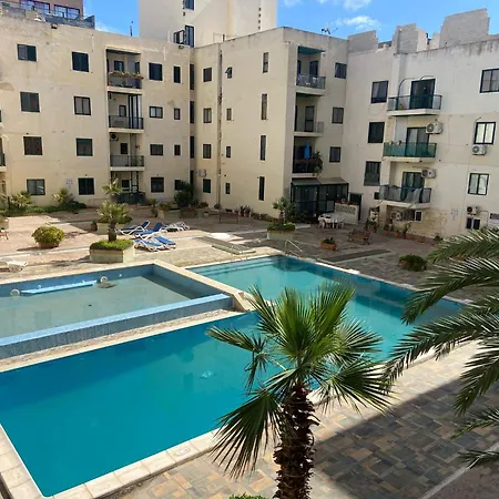 The Poolside Three San Pawl il-Baħar
