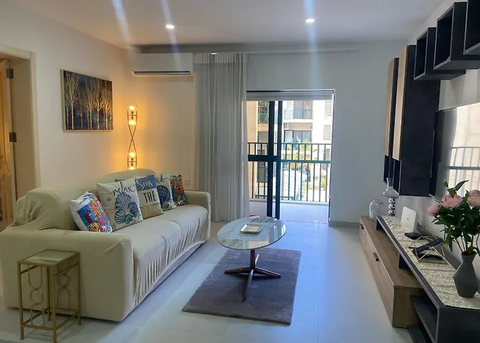 New 3 Bed With Communal Pool *