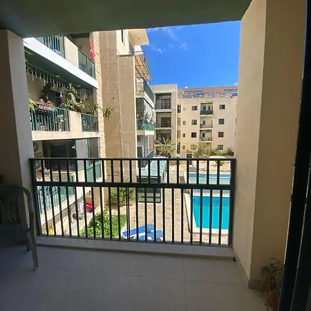 شقة New 3 Bed With Communal Pool