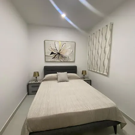 New 3 Bed With Communal Pool شقة *